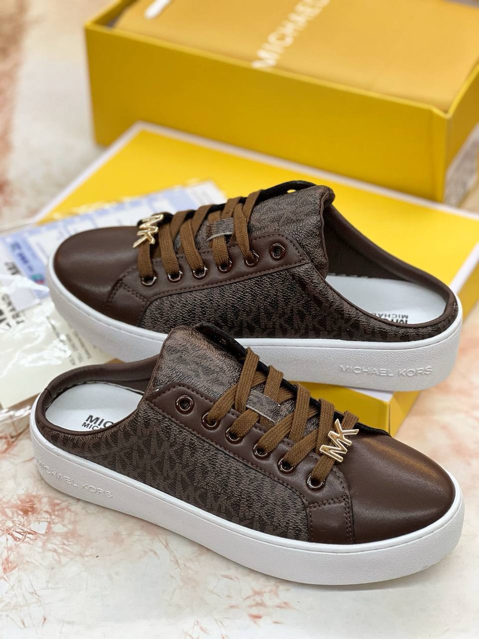 کتونی مایکل کورس