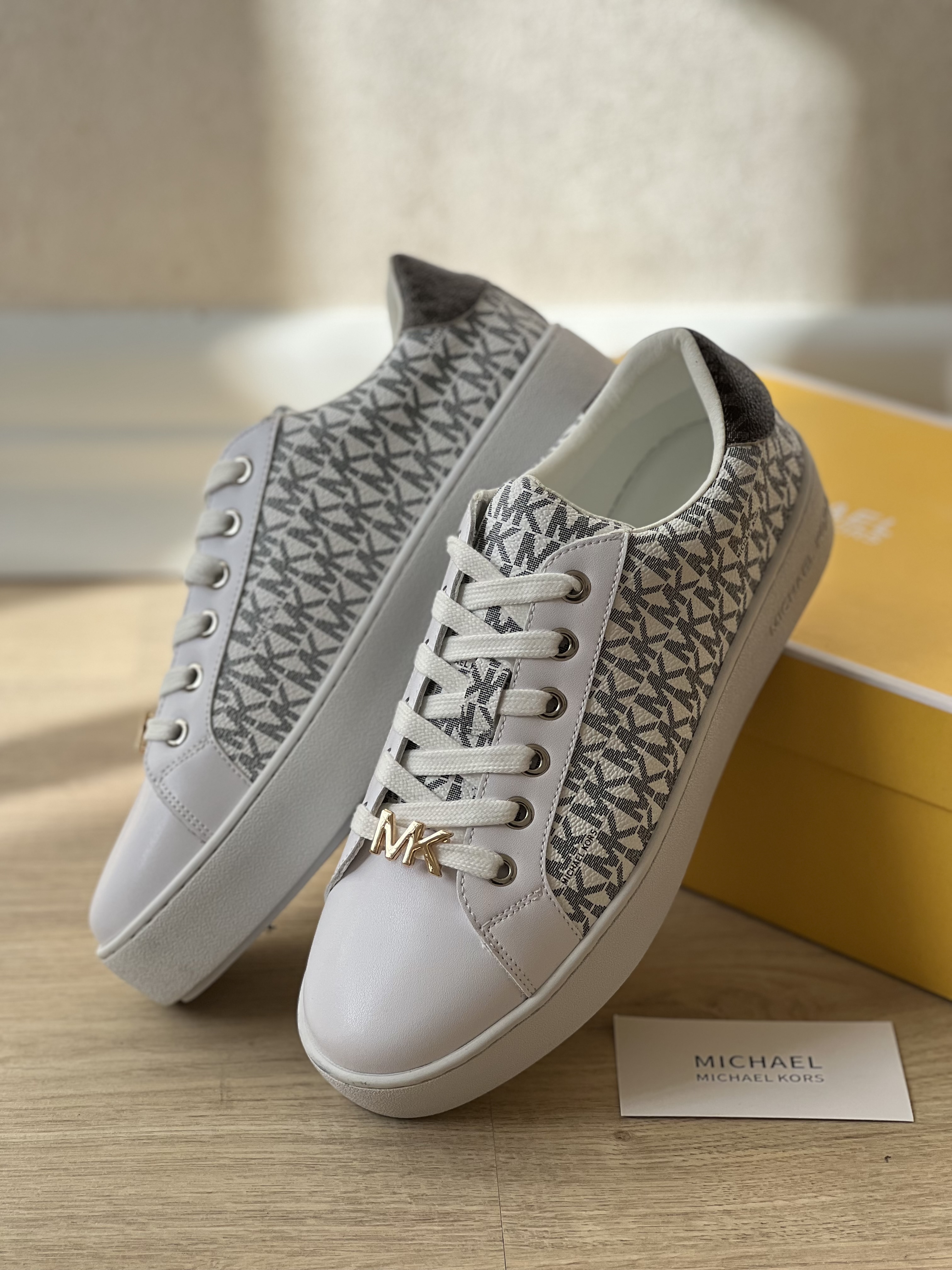 کتونی مایکل کورس